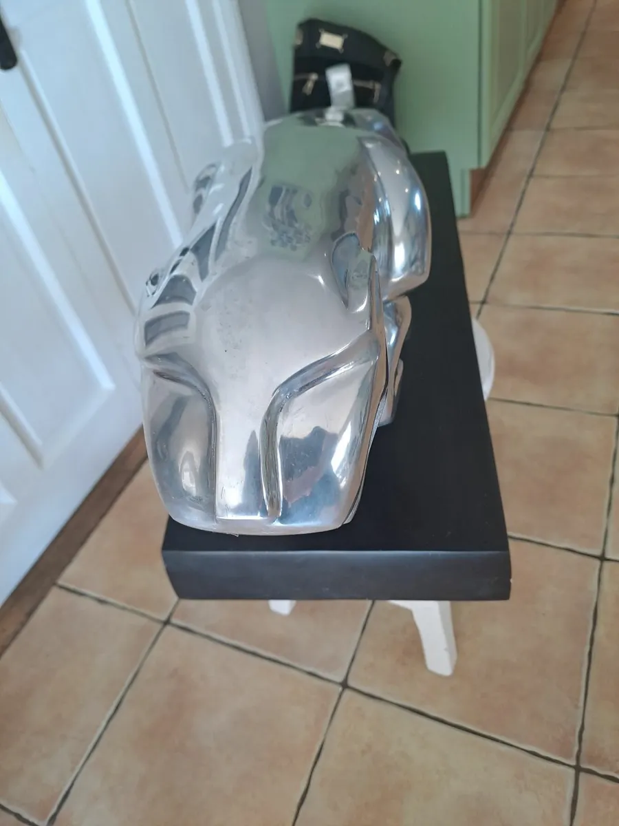 Large alloy leaping jaguar car emblem - Image 4