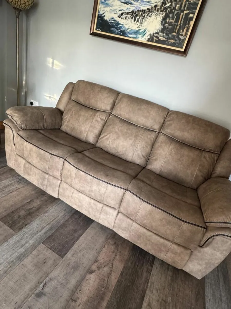 Brand new lucan recliner couch reduced