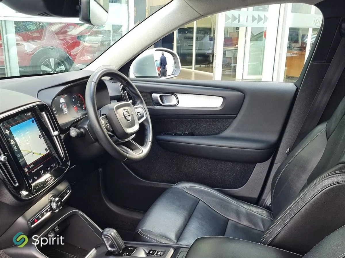 Volvo XC40 2.0d Auto AWD Momentum - Image 3