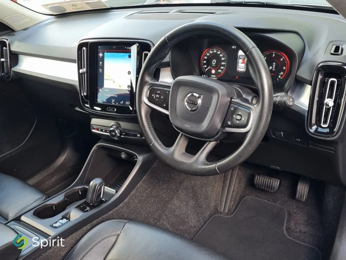 Volvo XC40 2.0d Auto AWD Momentum - Image 4