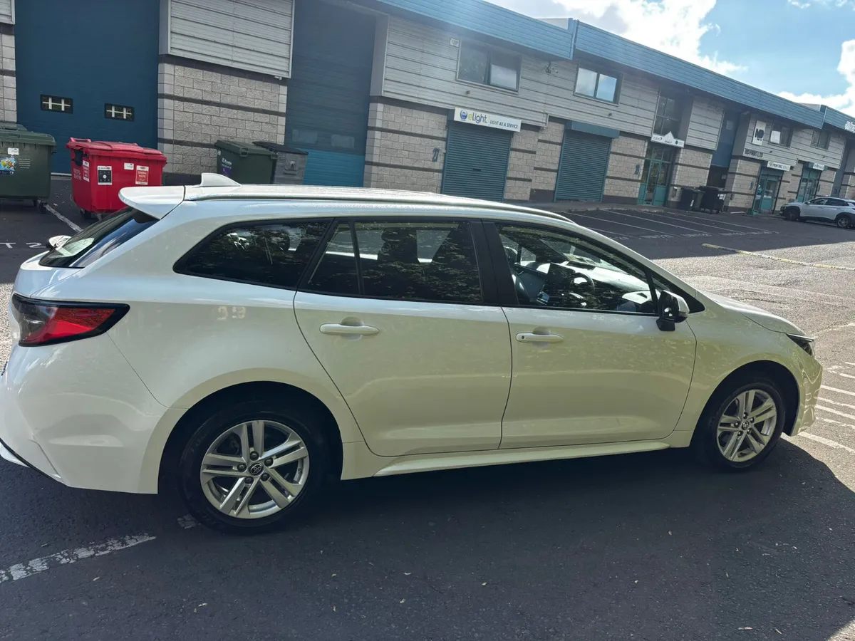 TOYOTA COROLLA LUNA/2022/1.8 PETROL HYBRID/AUTO - Image 4