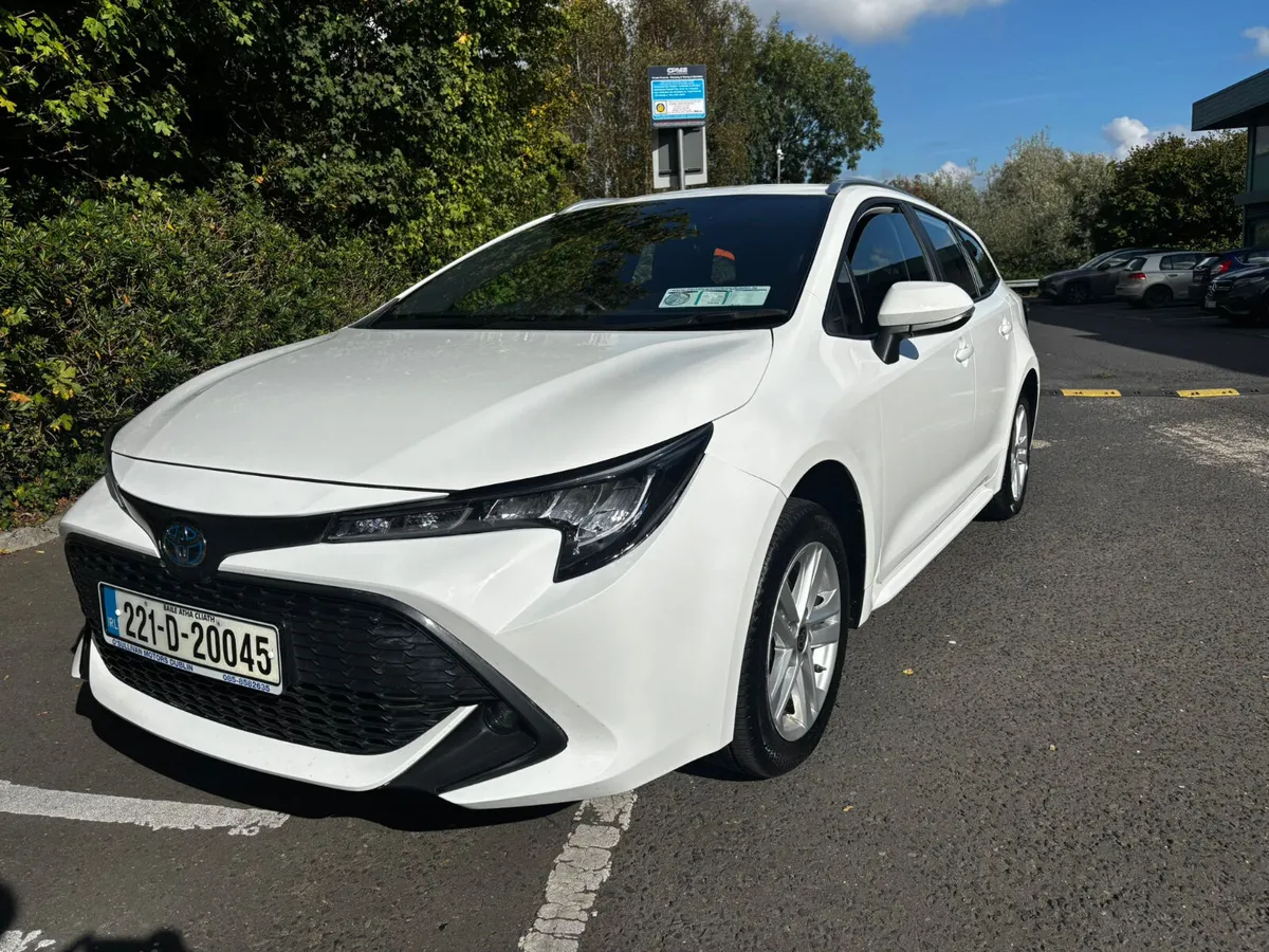 TOYOTA COROLLA LUNA/2022/1.8 PETROL HYBRID/AUTO - Image 1