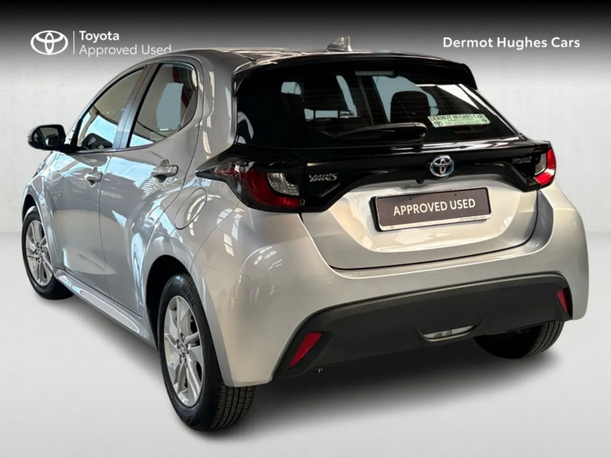 Toyota Yaris 1.5 HYBRID LUNA 4DR - Image 2