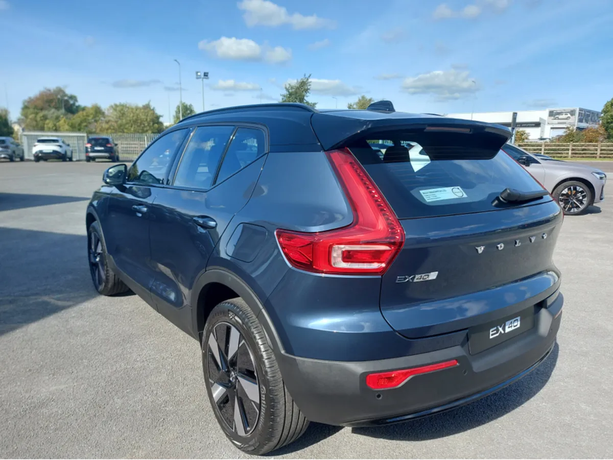 Volvo EX40 PLUS SINGLE MOTOR EXTENDED RANGE - Image 2