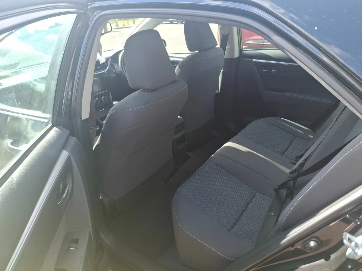 Toyota Corolla 2017 - Image 3