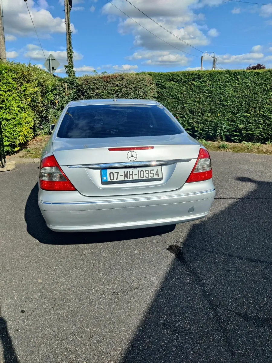 Mercedes-Benz E-Class 2007 - Image 2