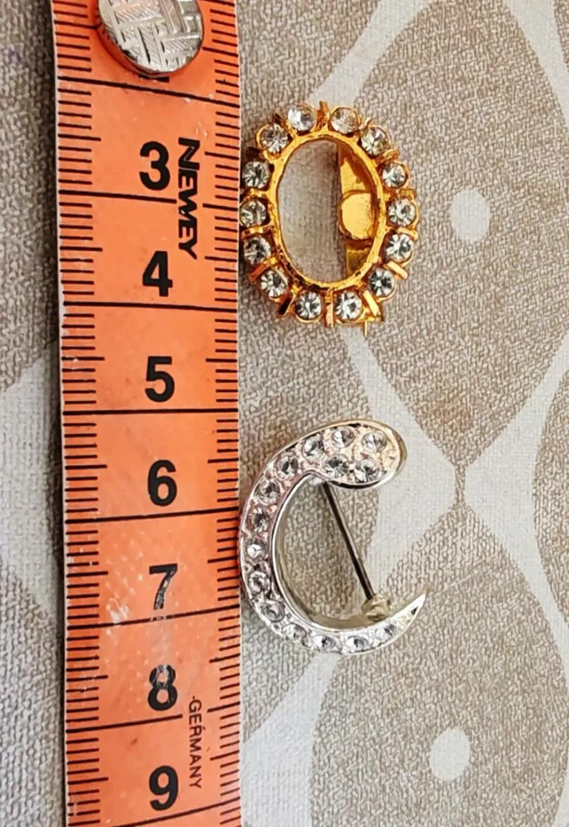 4 brooches - Image 3