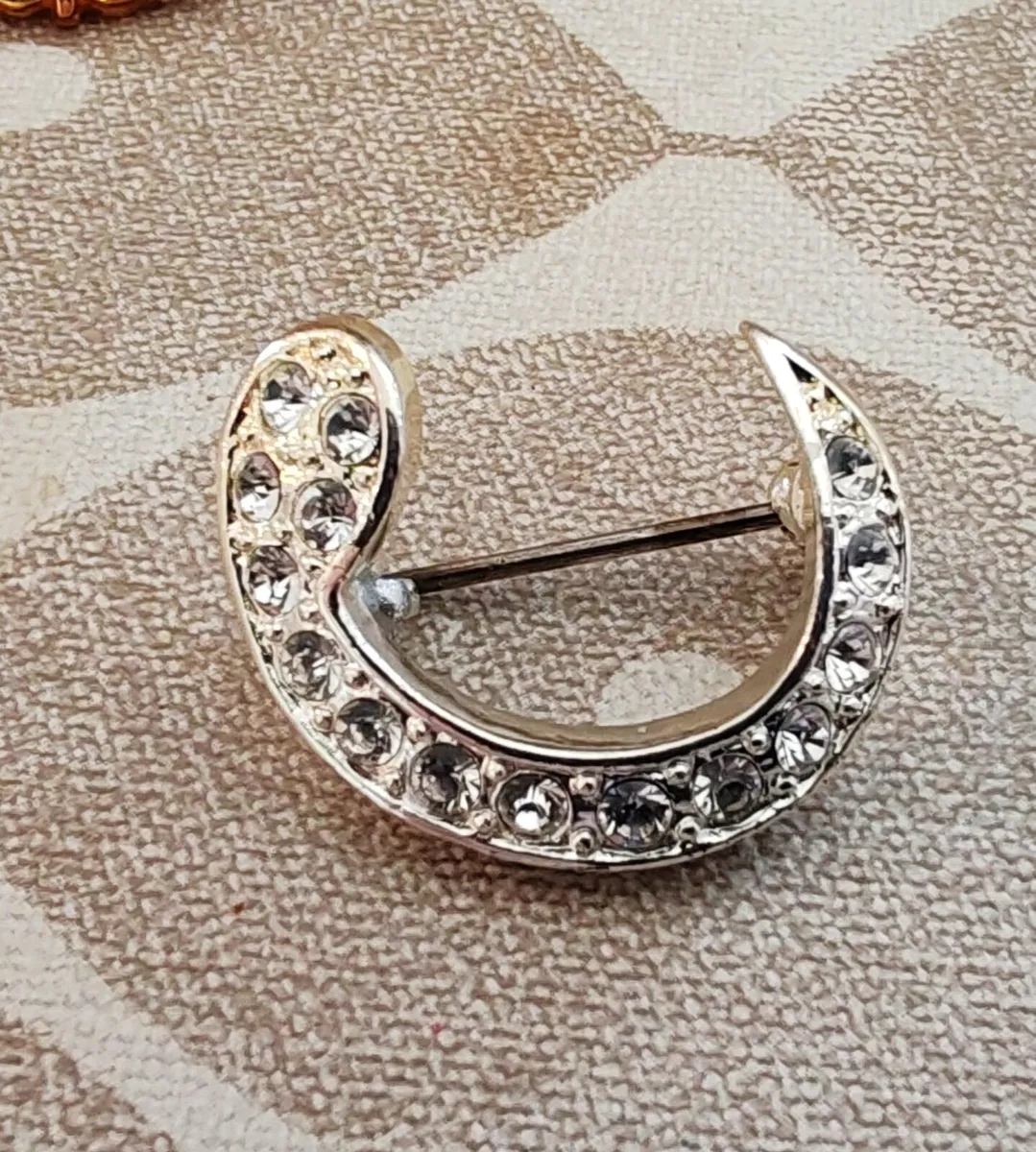 4 brooches - Image 4