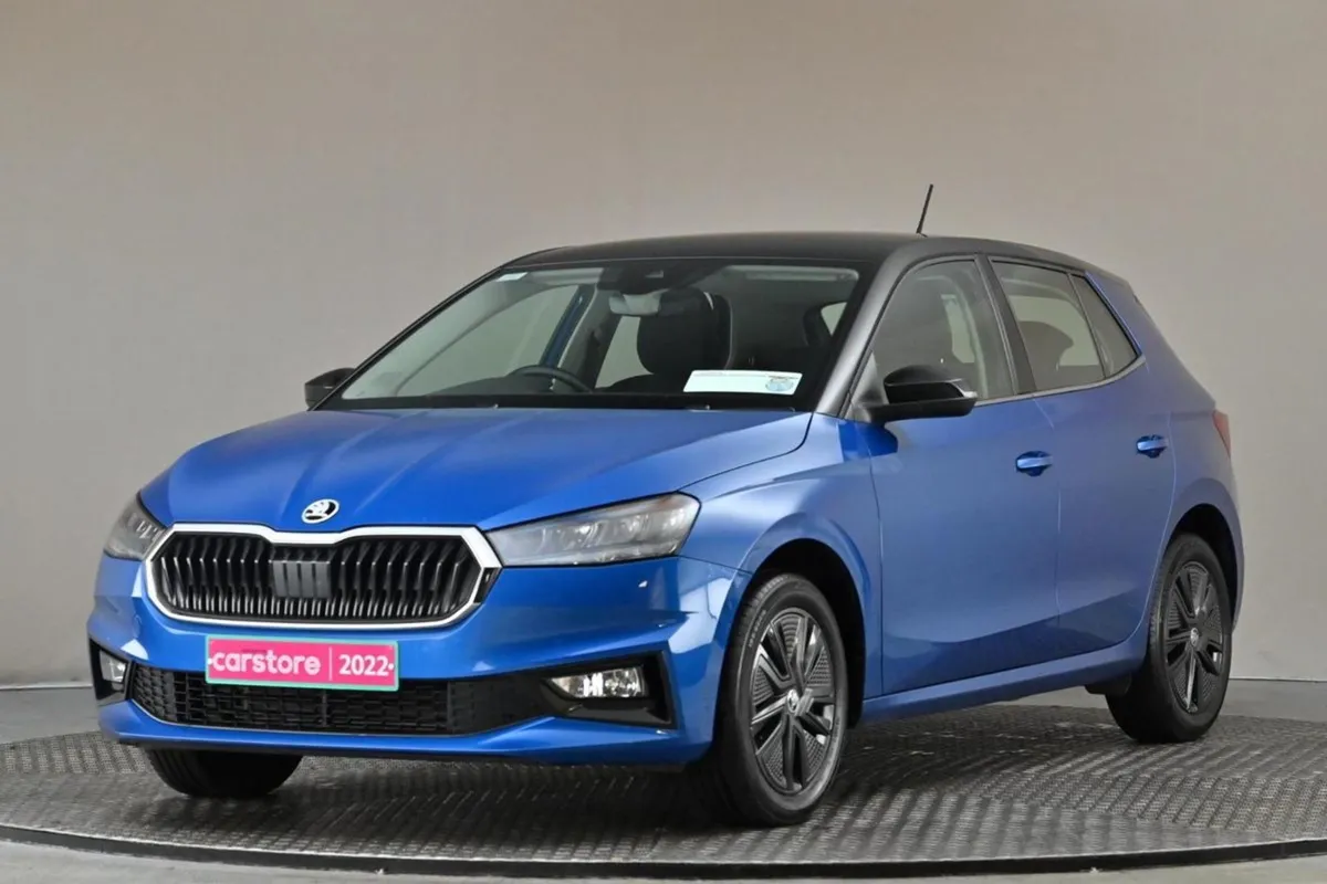 Skoda Fabia 1.0 MPI 80bhp Style 5spd  two-tone Ro - Image 3