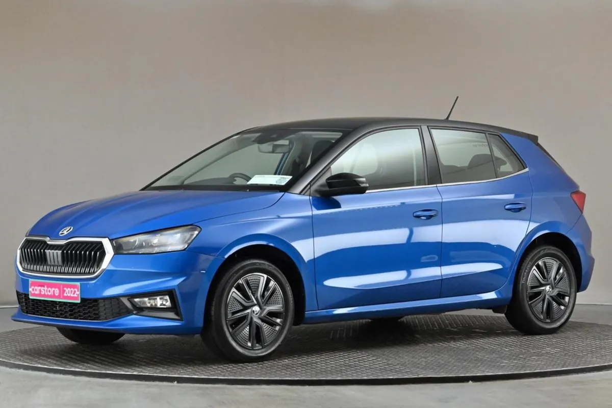 Skoda Fabia 1.0 MPI 80bhp Style 5spd  two-tone Ro - Image 4