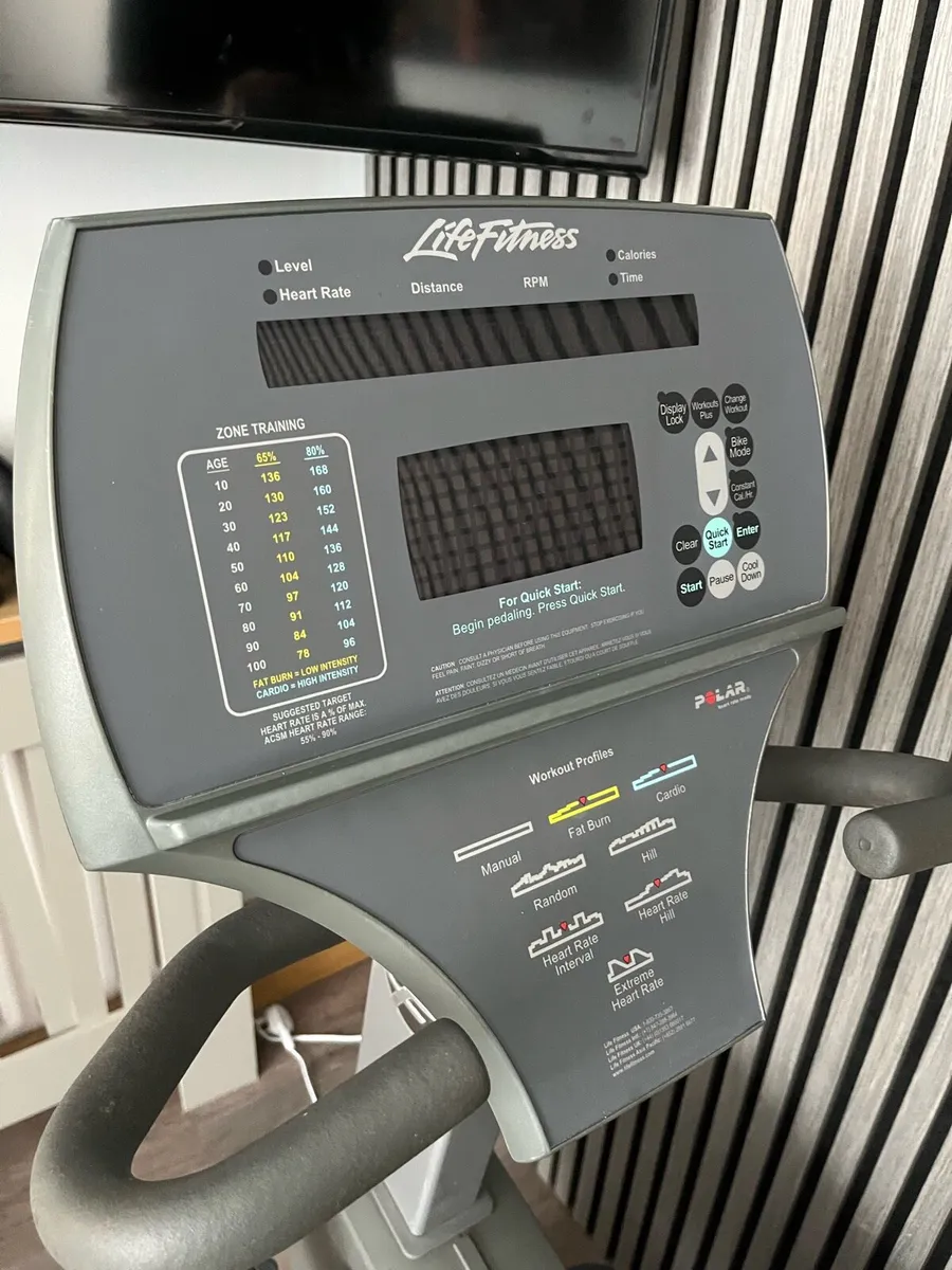 exercise bike // Life fitness recumbent - Image 4