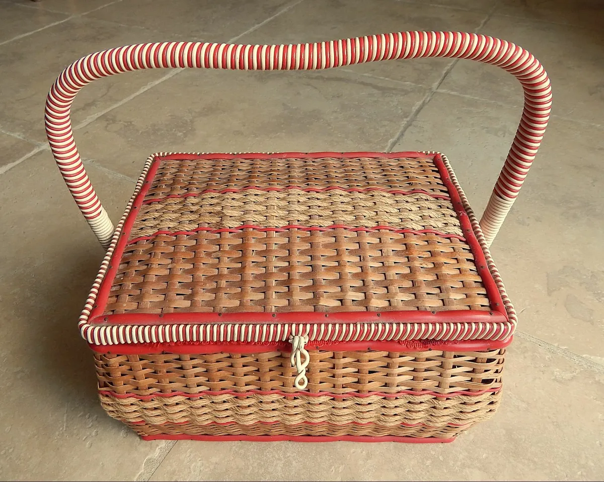 Vintage Woven Sewing Box & Accessories - Image 3