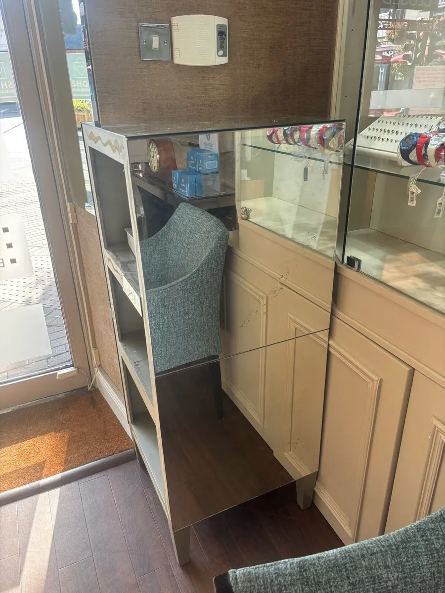 Mirror cabinet - Image 1
