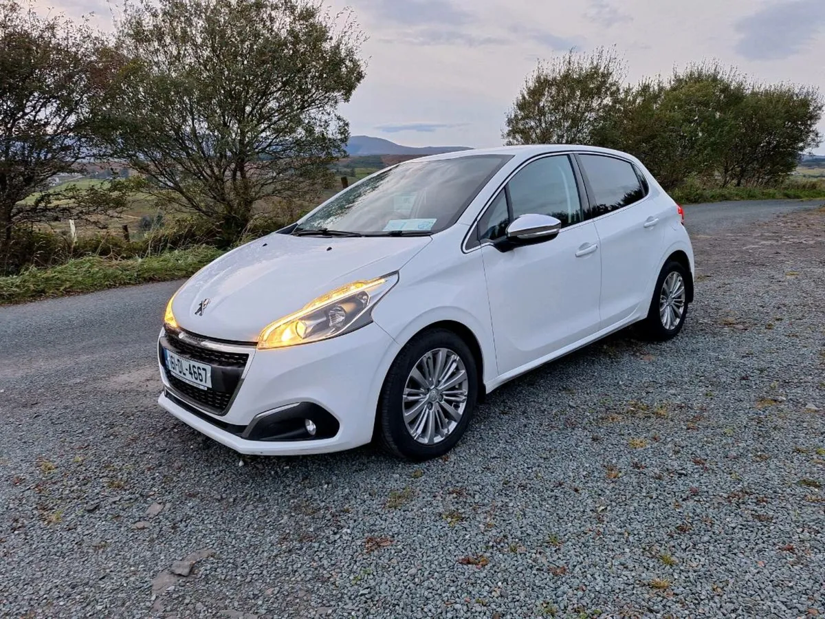 Peugeot 208 1.2 VTI 82 Alure 5DR 82HP - Image 1