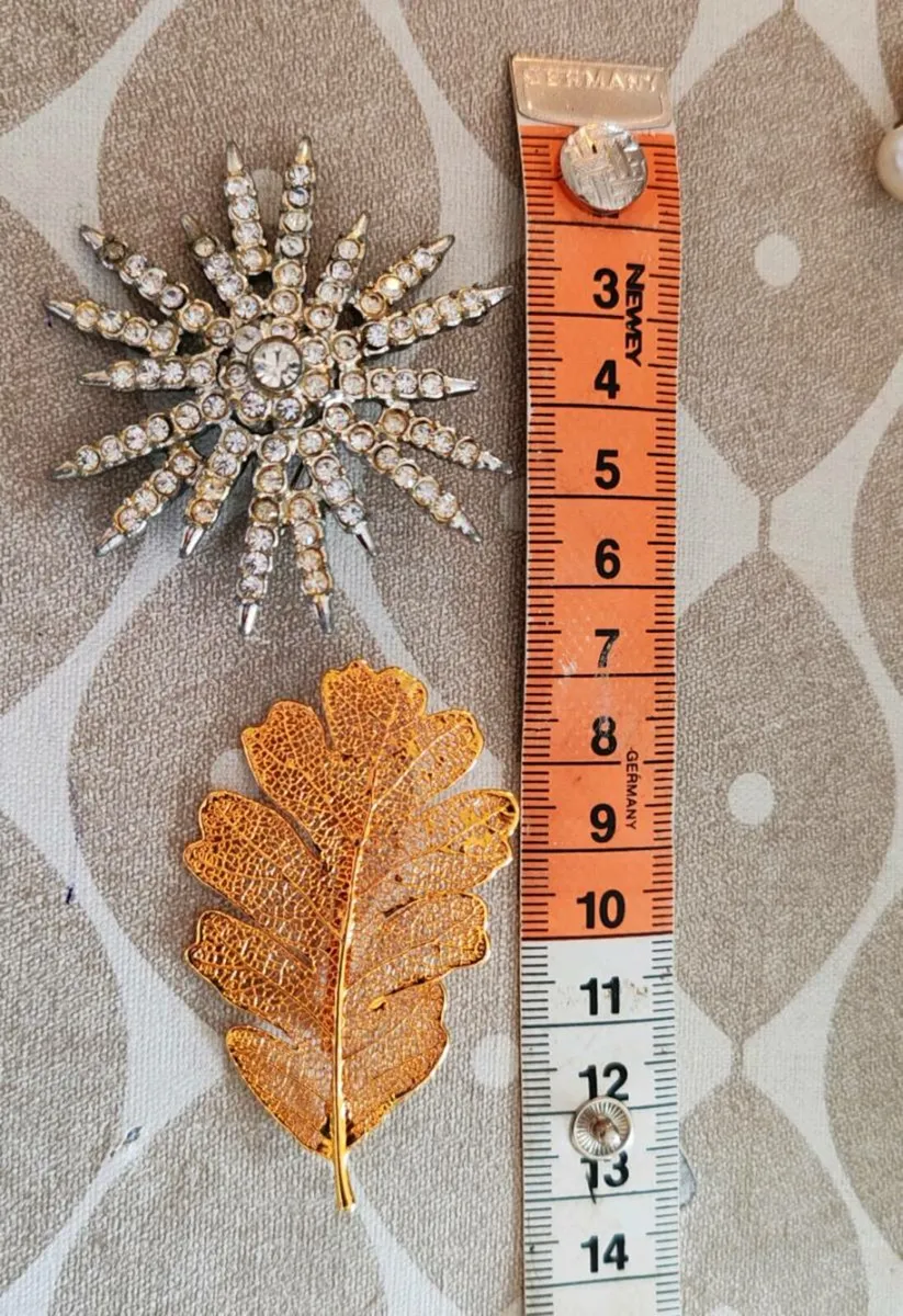 4 brooches - Image 3