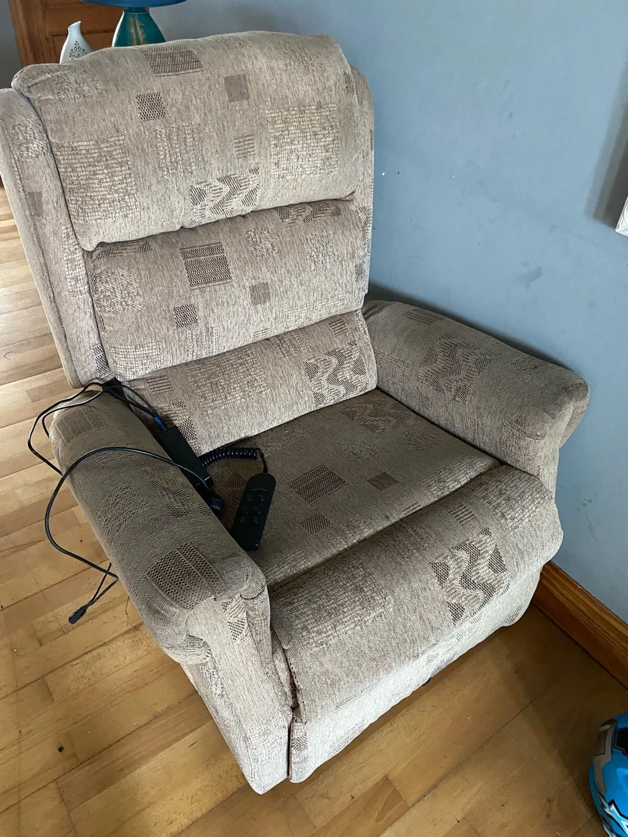 Electric recliner chair - Image 1