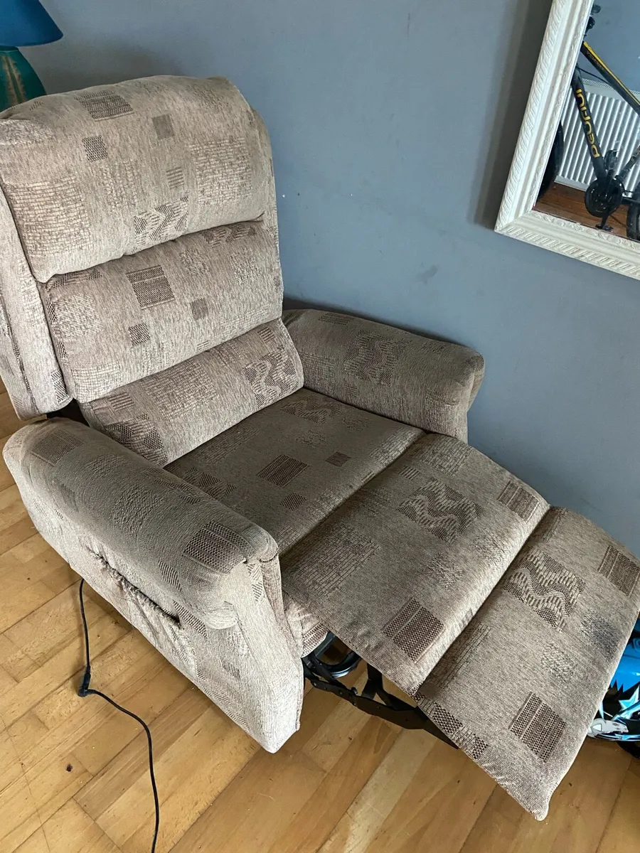 Electric recliner chair - Image 2