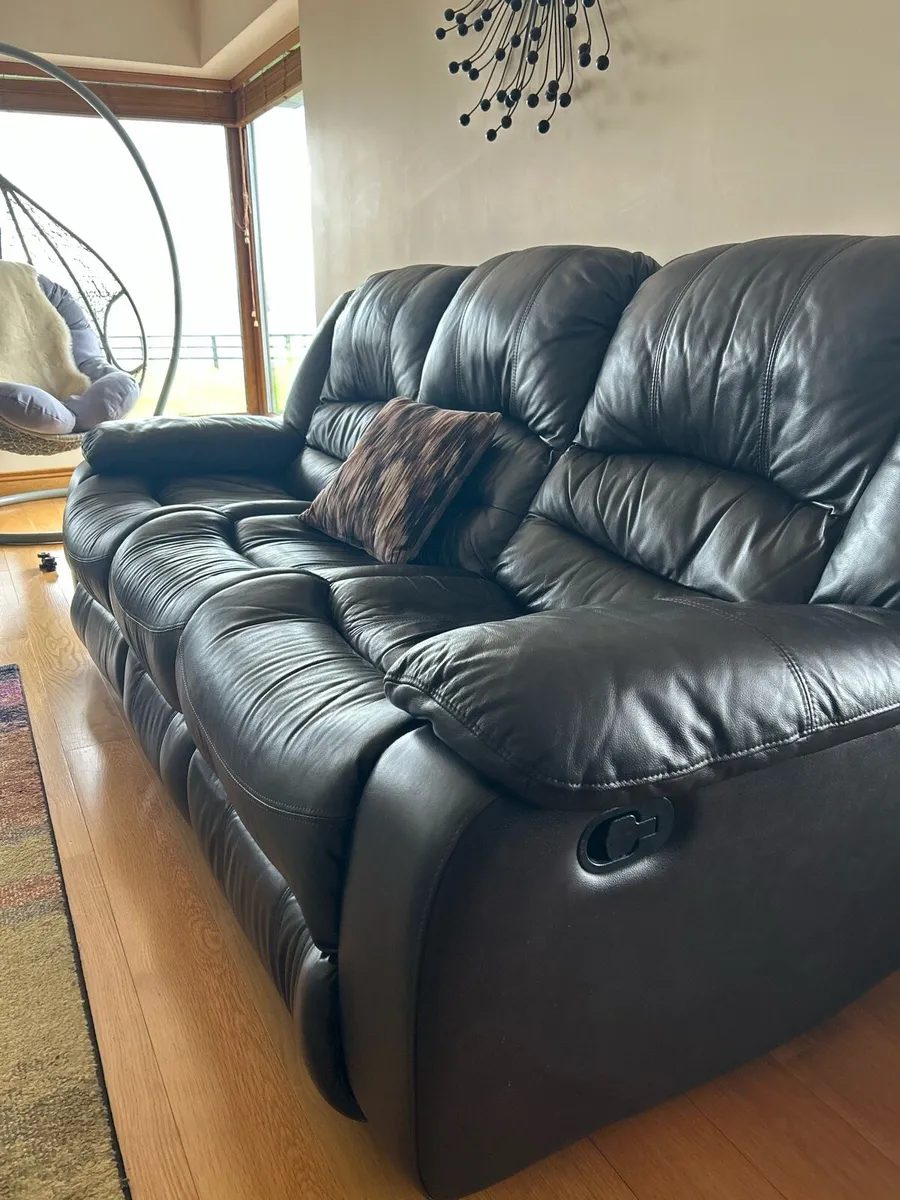 3+1+1 Leather Couch Recliner - Image 1