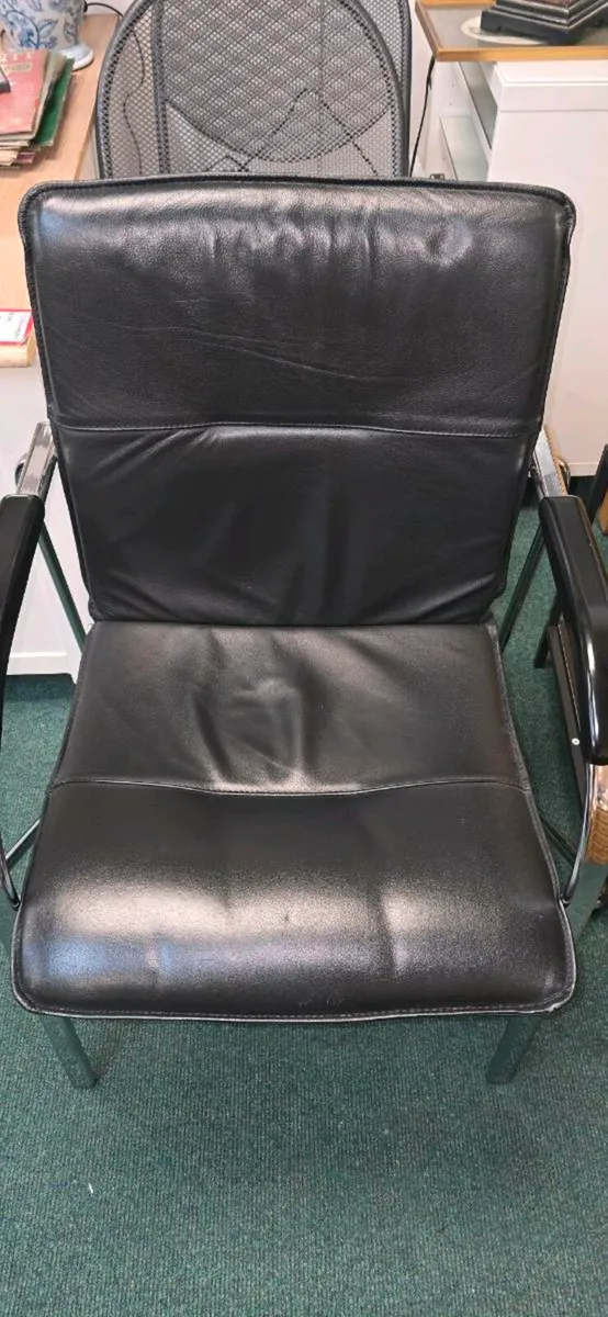 Second-hand meeting table and 12 leather chairs - Image 2