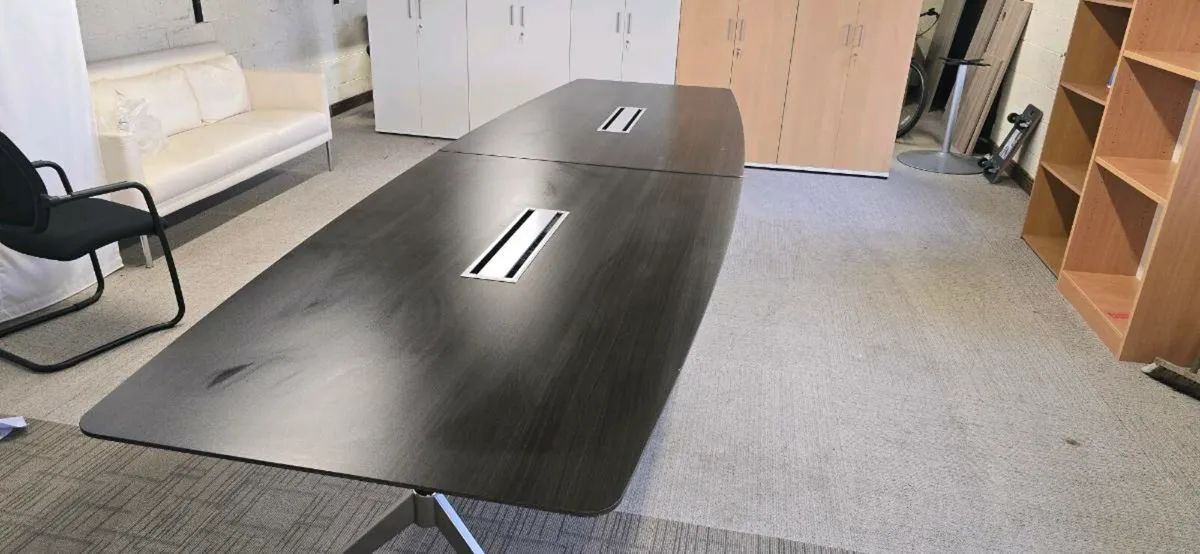 Second-hand meeting table and 12 leather chairs - Image 3
