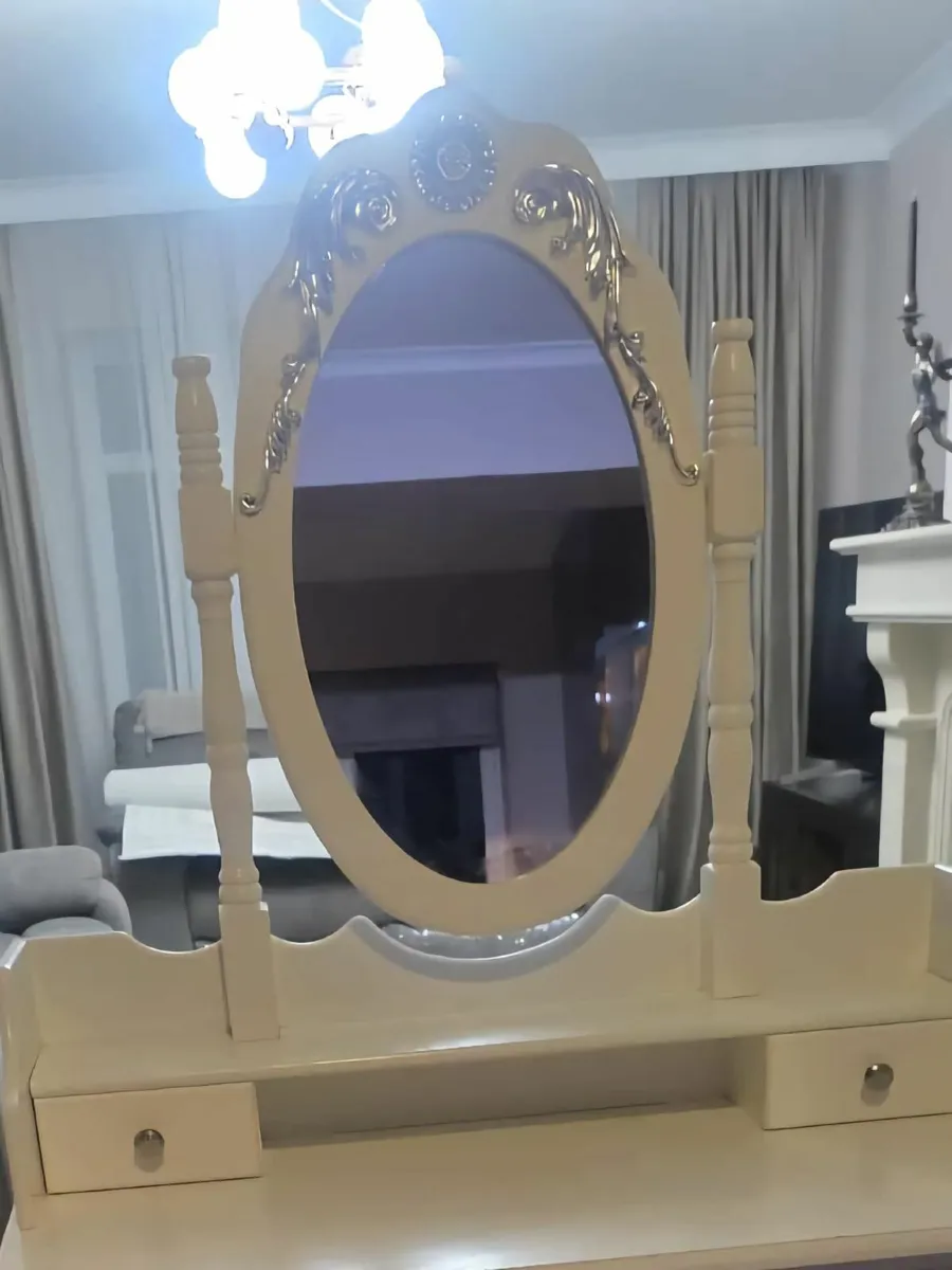 Make up Vanity Table - Image 1