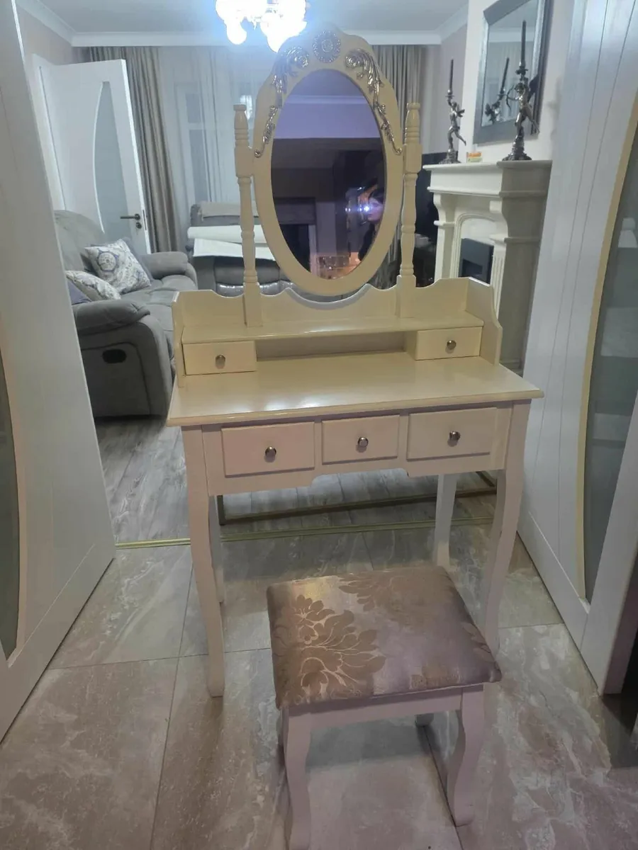 Make up Vanity Table - Image 2