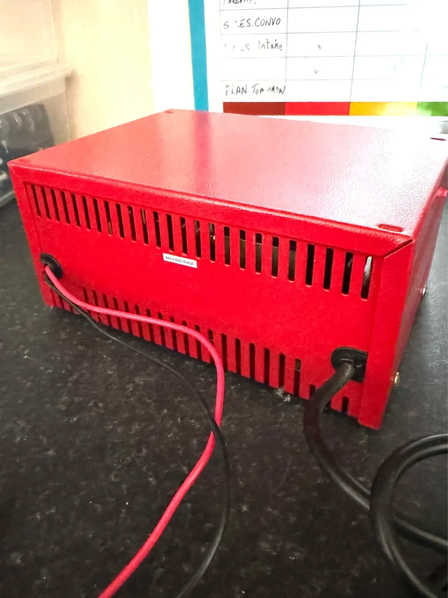 Battery Charger - Image 2