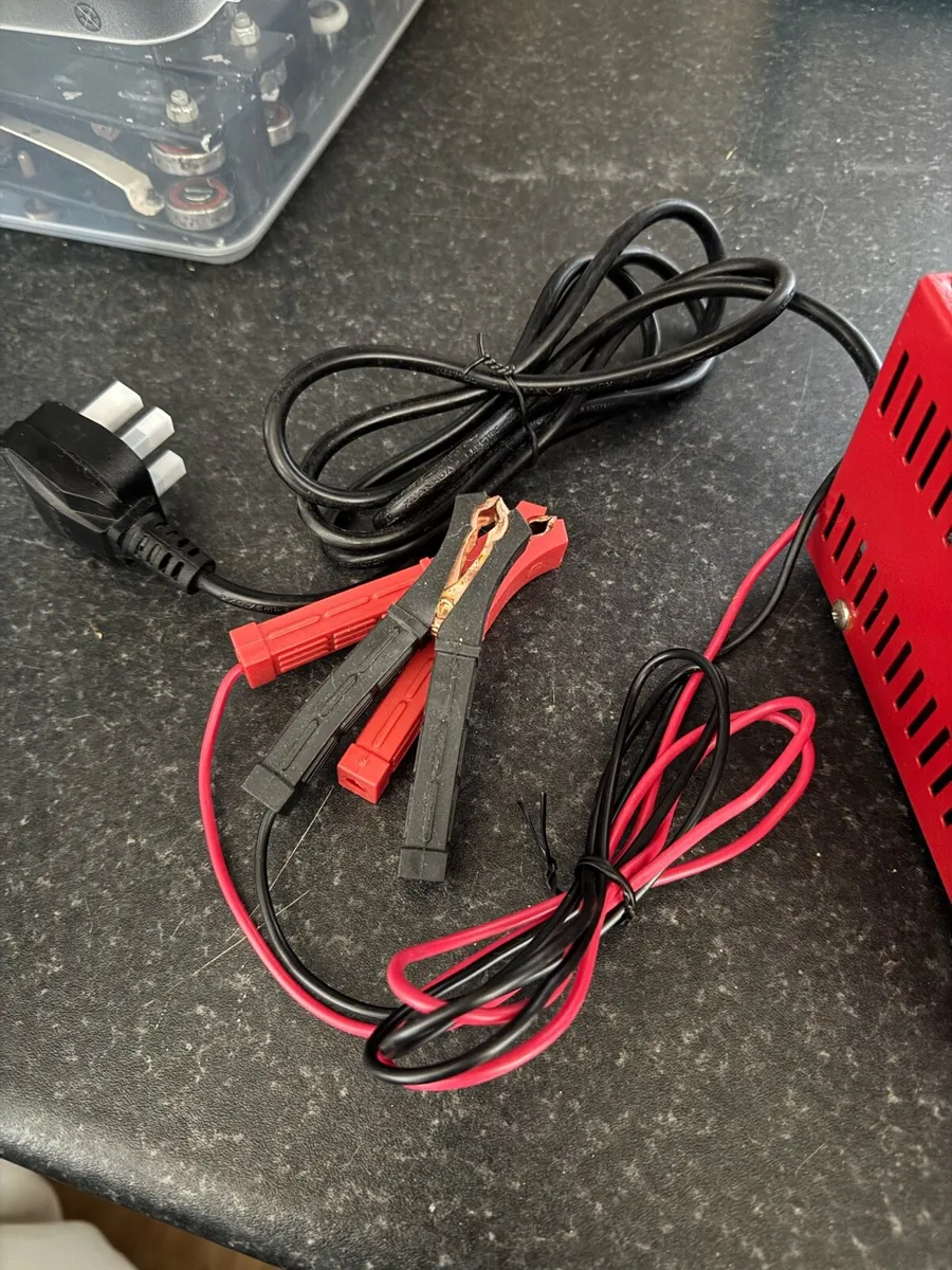 Battery Charger - Image 3