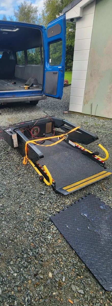 Ricon hydraulic wheelchair lift 12V 350KG - Image 1