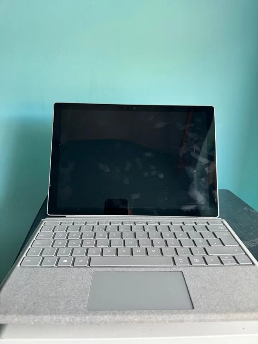 Microsoft Surface 256GB won't boot - Image 1