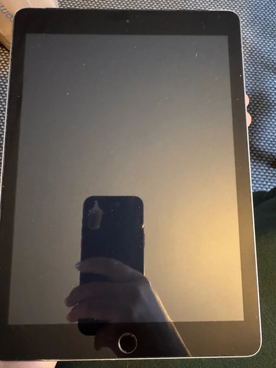 iPad 6 generation Wi-Fi+Cellular, 32 Gb+Keyboard - Image 3