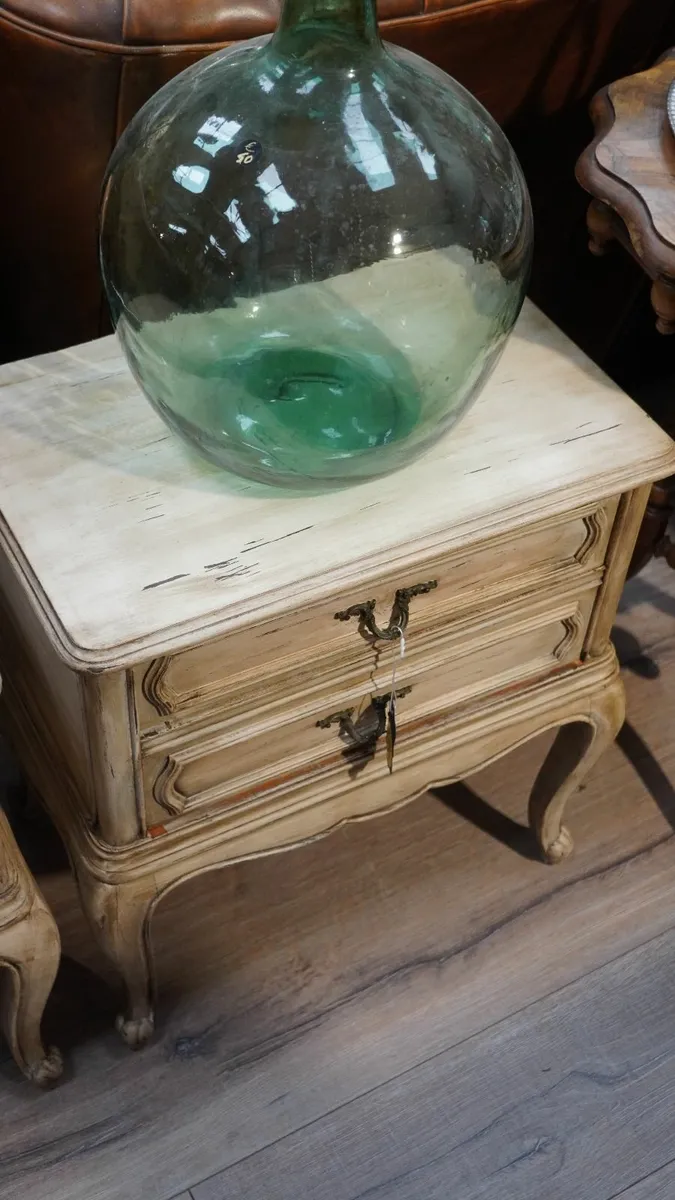 French Provincial Elegance - Image 3