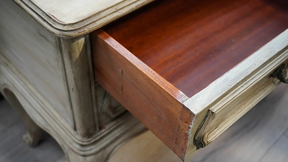 French Provincial Elegance - Image 4
