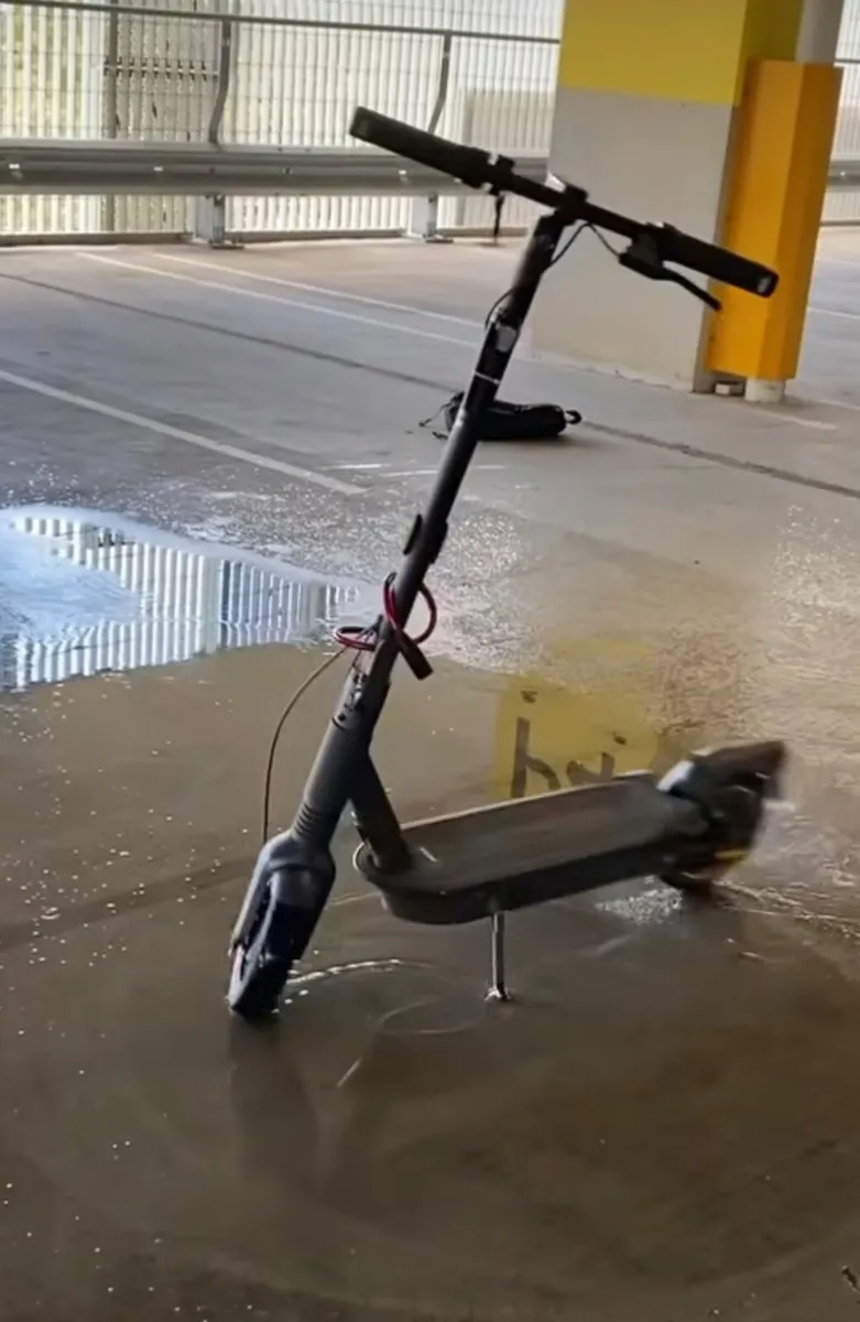 E scooter - Image 1