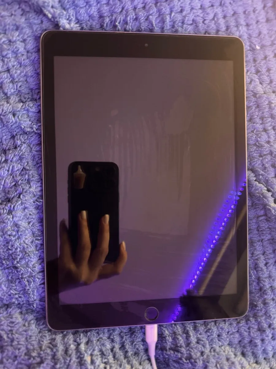 iPad 6 generation Wi-Fi, 32GB+ Case - Image 3
