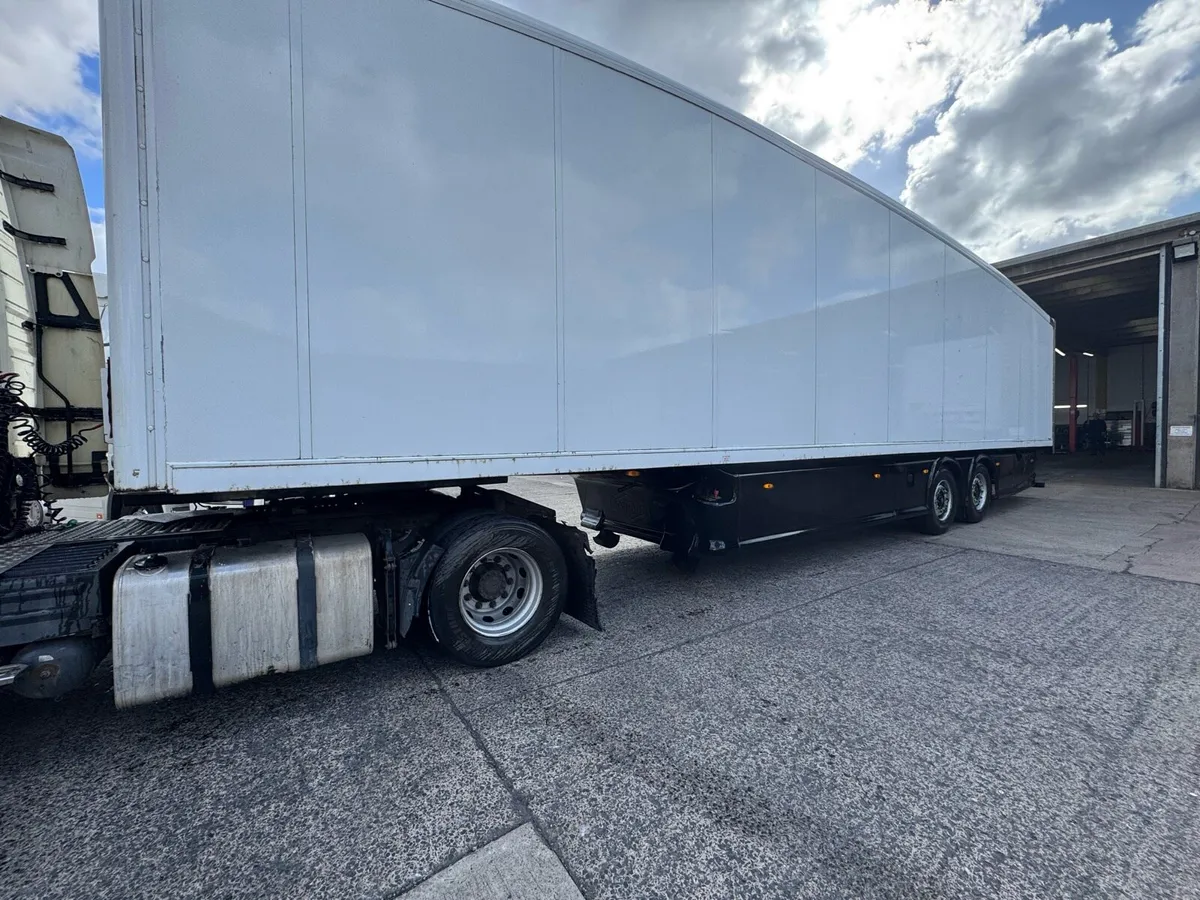 45ft 2 axle box van hgv commercial 2.1m rear door - Image 3