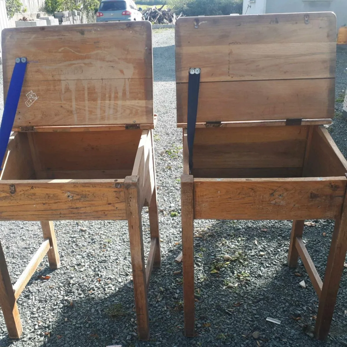 School desk - Image 2