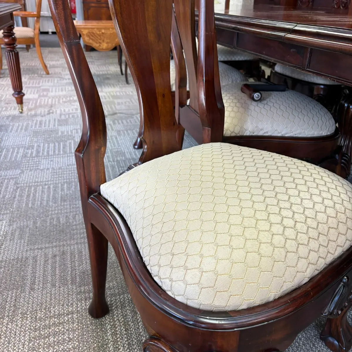 Fabulous mahogany d-end extendable dining table - Image 4