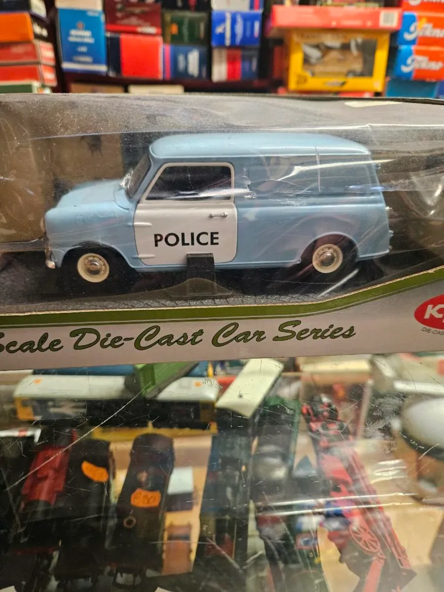 Corgi Kyosho Mini Police Van 1.18 - Image 2