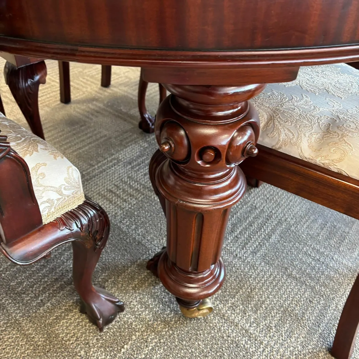 Quality mahogany extendable dining table, with 10 - Image 2