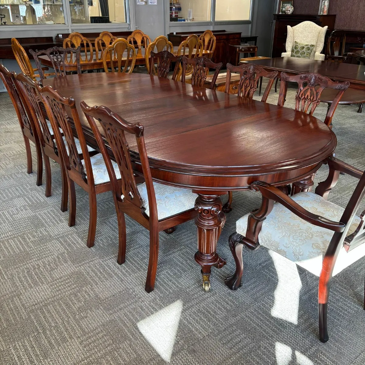 Quality mahogany extendable dining table, with 10 - Image 1
