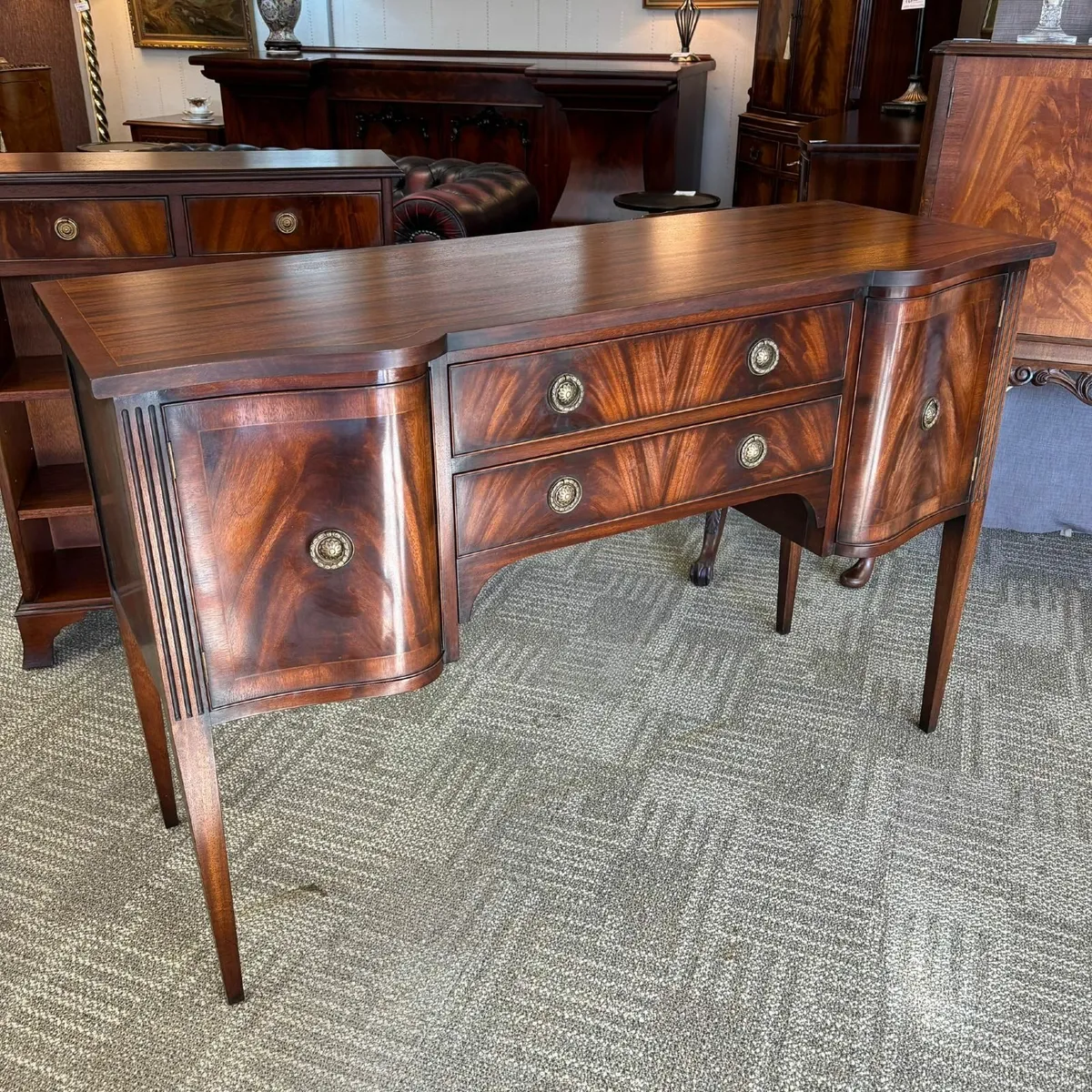 Beautiful mahogany flamed shaped serpentine front - Image 1