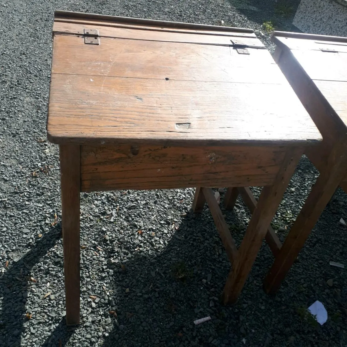 School desk - Image 3