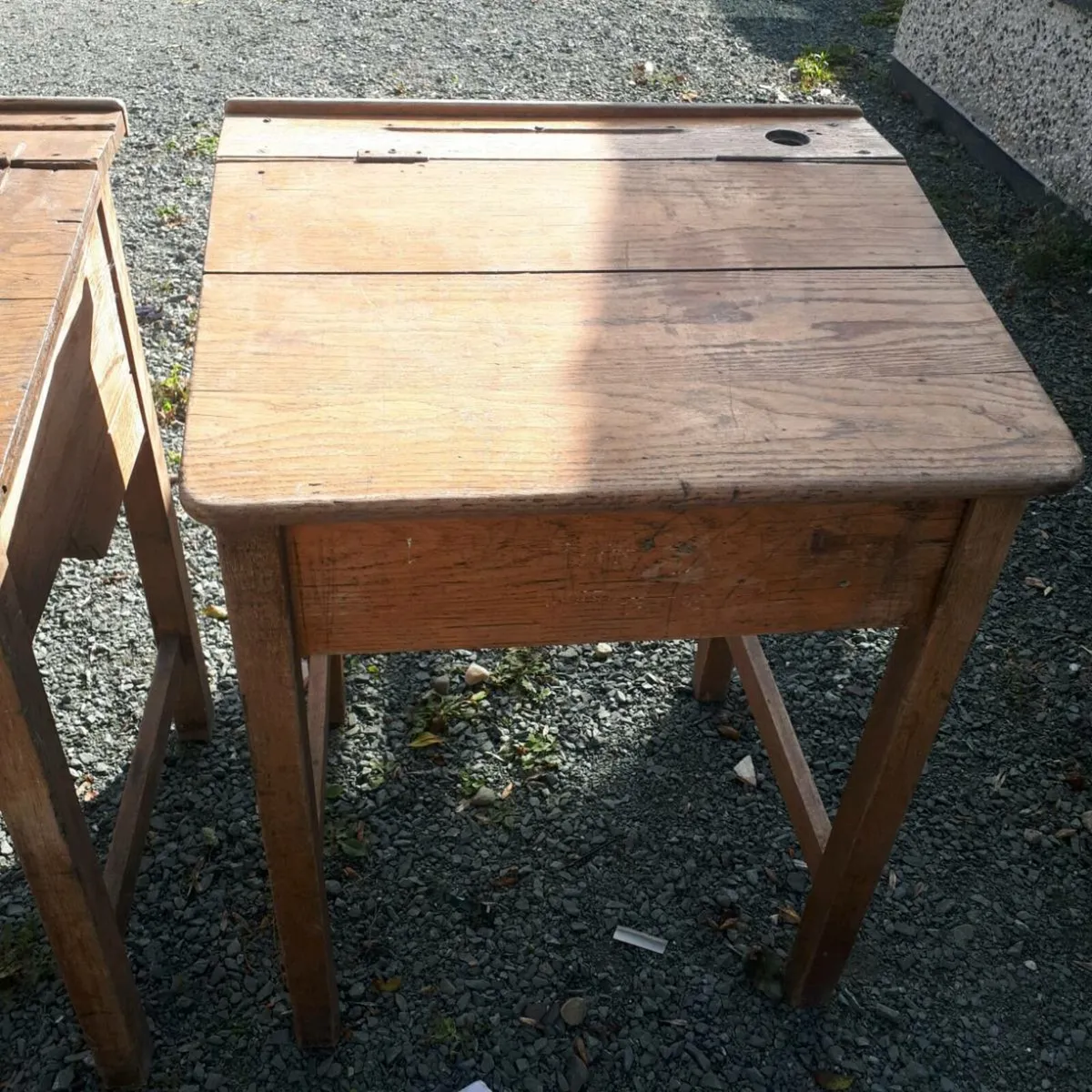 School desk - Image 4