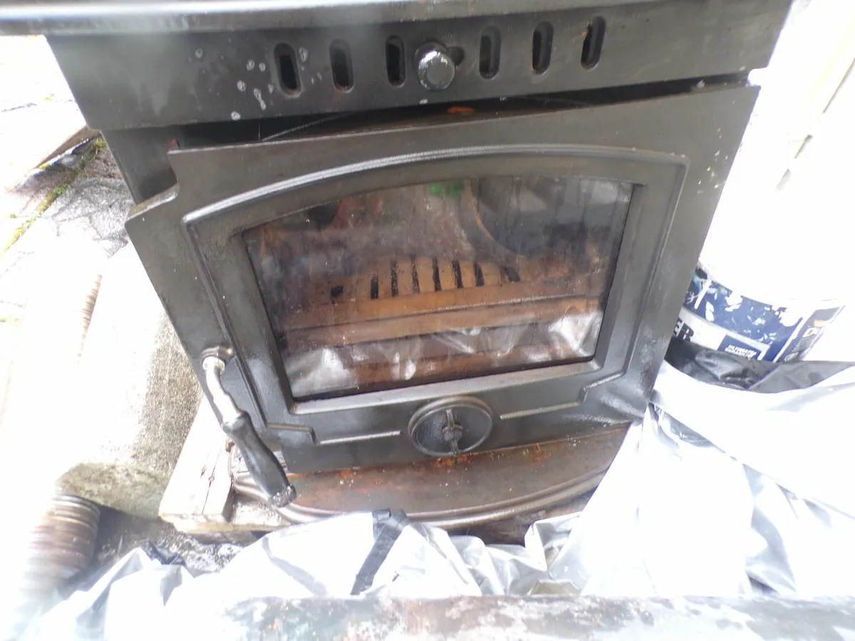 solid fuel stove - Image 1