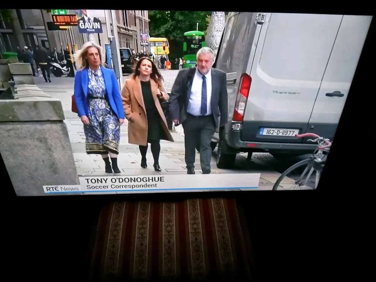 Samsung 40 inch Smart hdmi 4k tv with wall mount. - Image 3