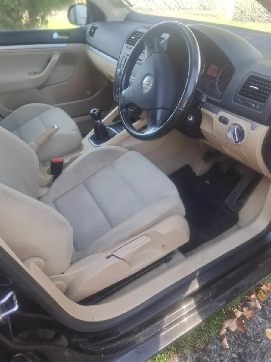 Volkswagen Golf 2005 - Image 2
