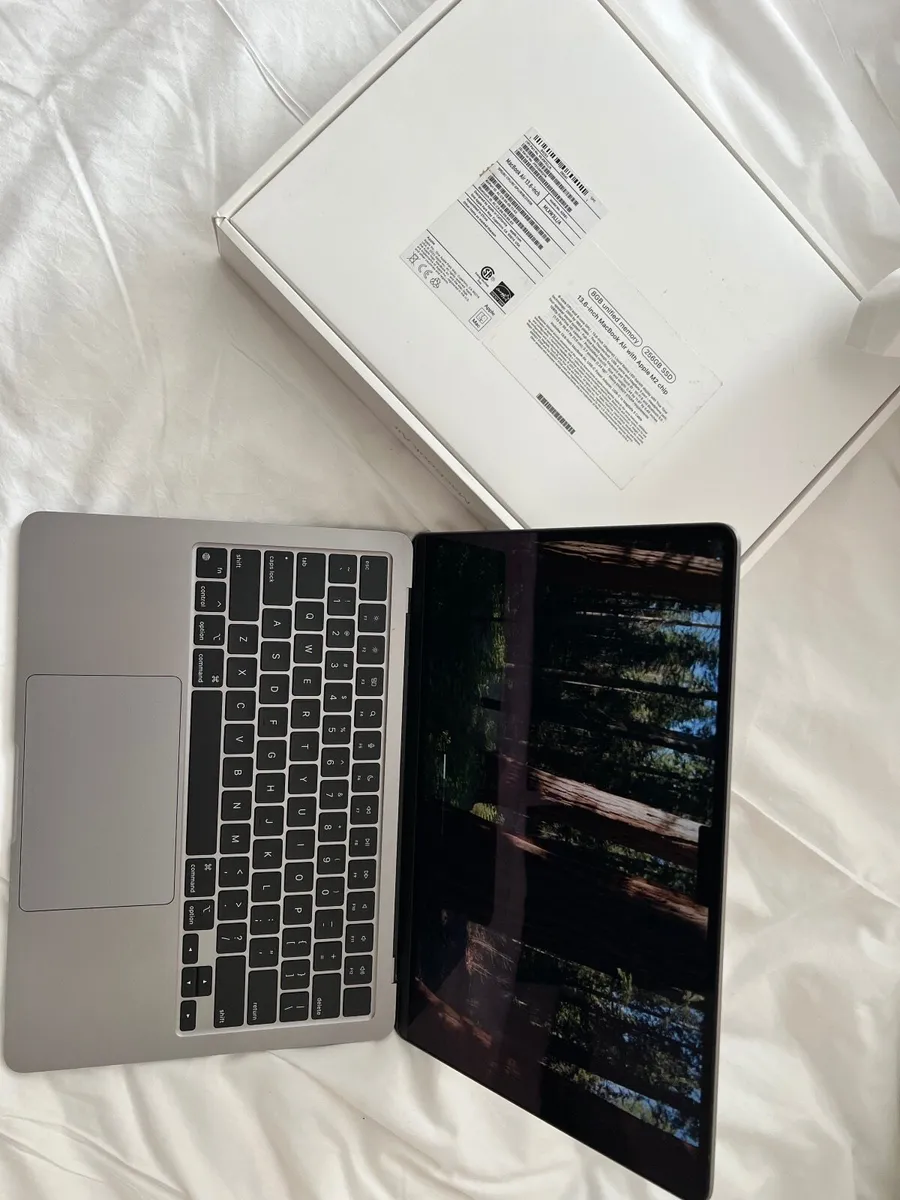 MacBook Air M2 - Image 2