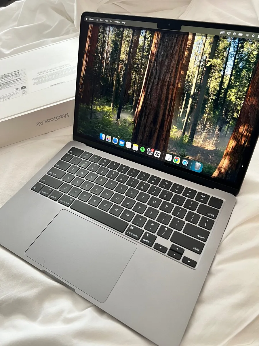 MacBook Air M2 - Image 1