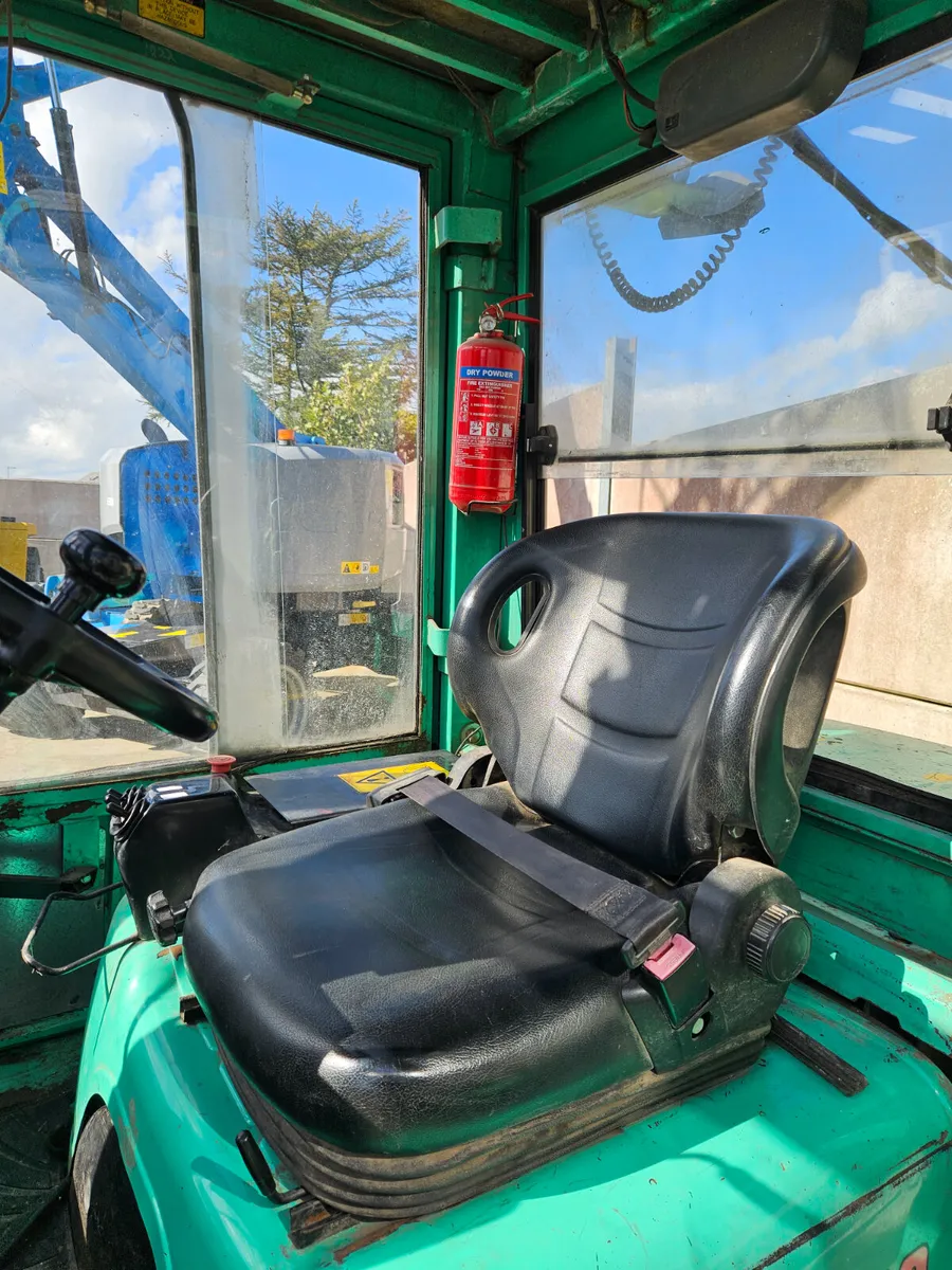 Forklift with cab - Image 3